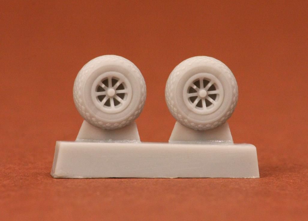 1:72 P-40N wheel set (27 diamond tread)