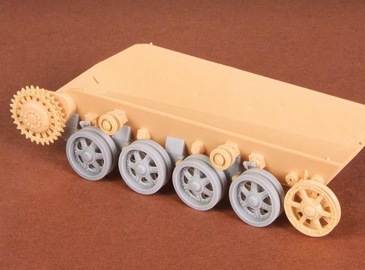 1:35 Toldi I.-II.-III. Roadwheels + suspension set