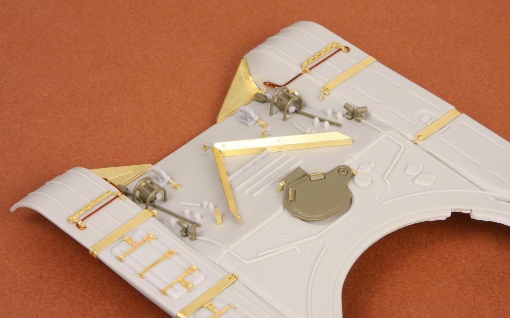 1:35 T-72M early front hull armour set