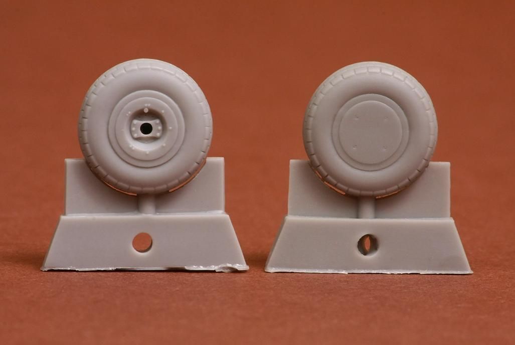 1:48 P-40 wheel set (block tread 30)