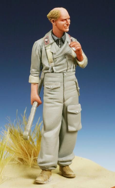1:35 German panzer crewman