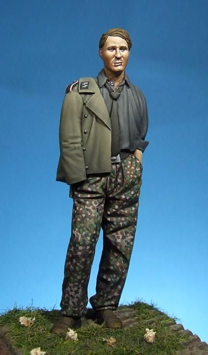 1:35 SS panzer recon crewman