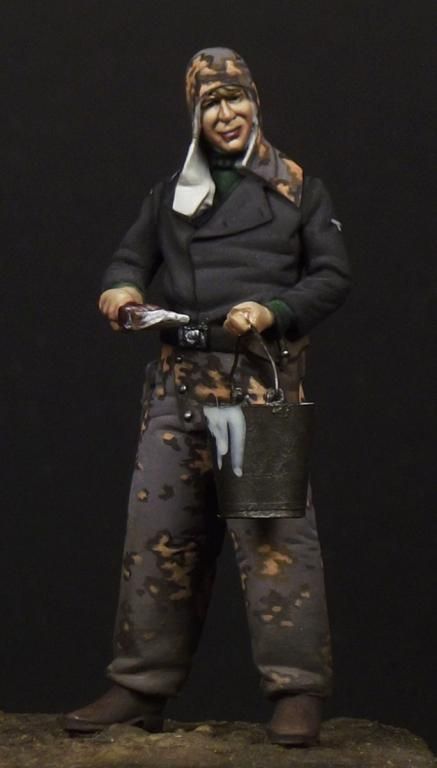 1:35 SS panzer crewman
