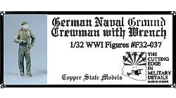 1:32 German Naval Ground crewman with wrench