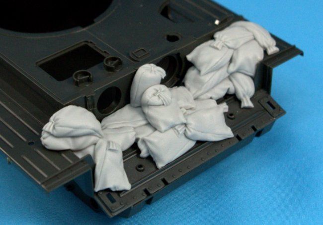 1:35 Sand Armor for  A27 “Cromwell”