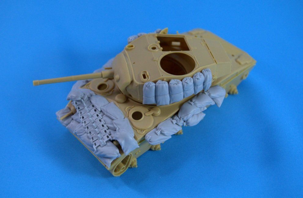 1:35 Sand Armor for M24 “Chaffee”