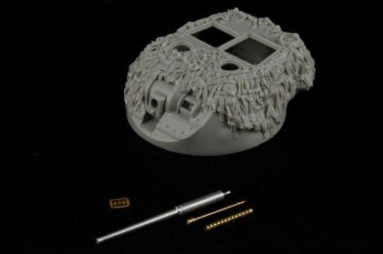 1:35 Staghound AC turret with “Hessian net”