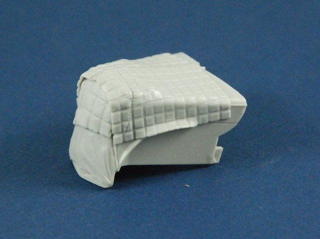 1:35 Ford 3000 engine deck with winter Canvas