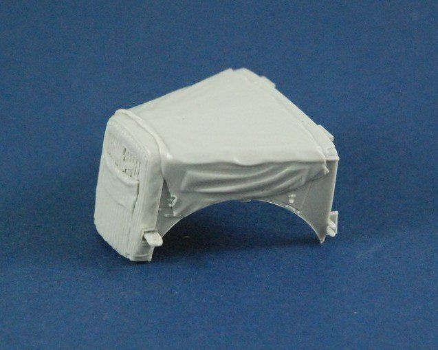 1:35 Opel Blitz engine deck with winter Canvas
