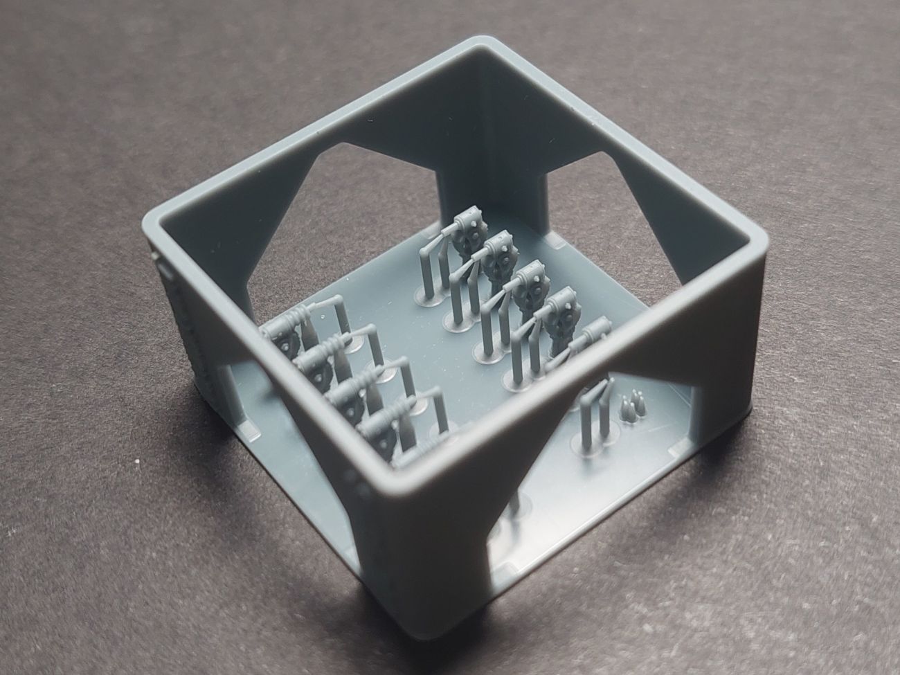 1:35 WWII German Early AFV antenna mount with rods