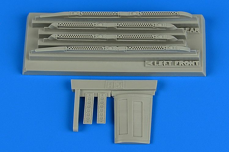 1:48 Su-17/22 M3/M4 Fitter K fully loaded chaff/flare dispensers