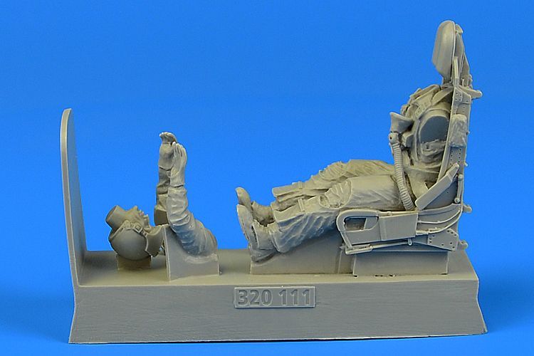 1:32 USAF Pilot for F-100 with ejection seat