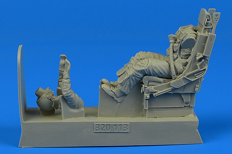 1:32 USAF Pilot for F-105 with ejection seat