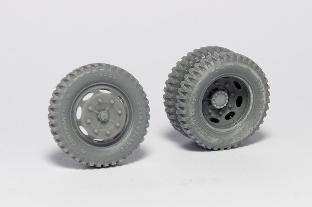 1:35 KHD 3000S Road wheels (Gelande pattern)