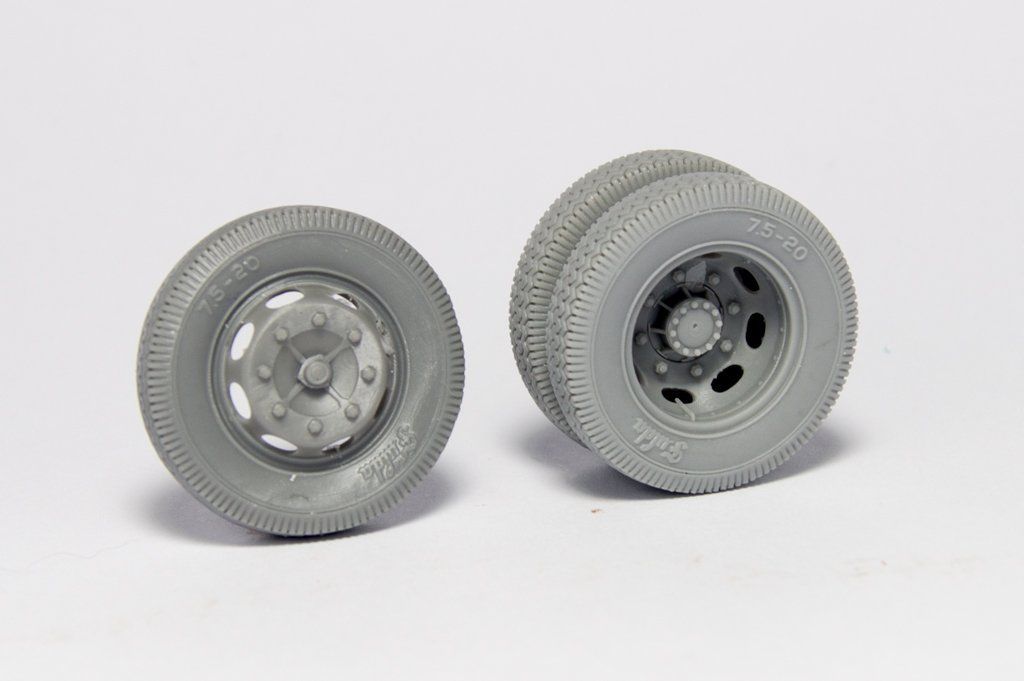 1:35 KHD 3000S Road wheels (Commercial pattern)