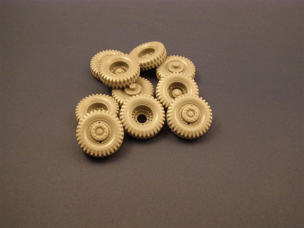 1:35 Road Wheels for M26 “Dragon Wagon”