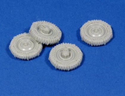 1:35 Road Wheels with chains for VW 