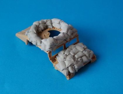 1:35 Humvee with sandbags armor (mobile check point)