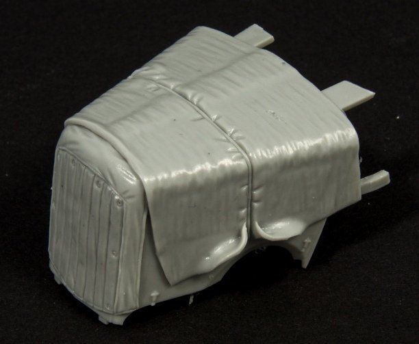 1:35 Opel typ 2500 engine deck with canvas cover (ICM Kit)