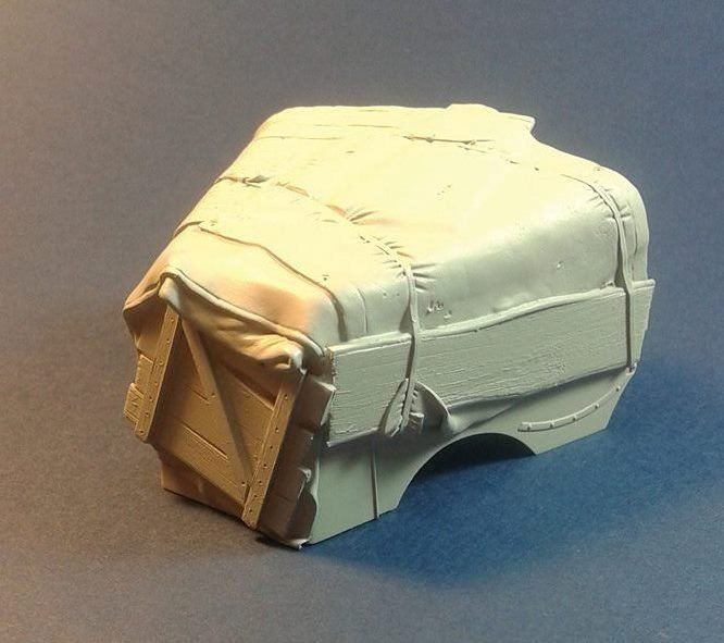 1:35 Sd.Kfz 9 FAMO engine deck with canvas cover