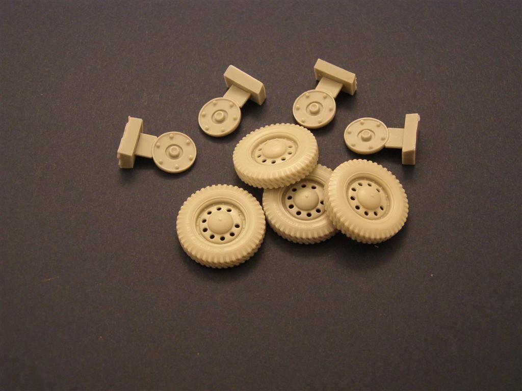 1:35 Scout Car Dingo Road Wheels