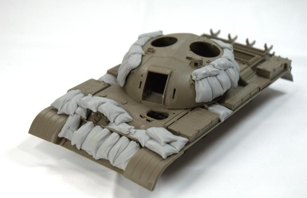 1:35 T-55 with sandbags armor