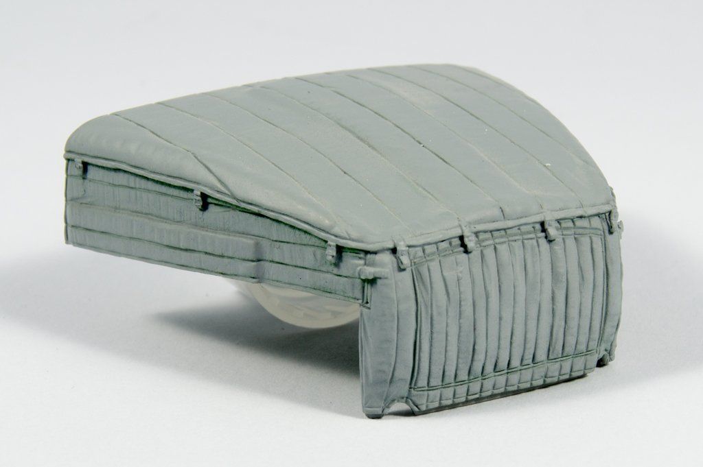 1:35 URAL 4320 engine deck with canvas cover
