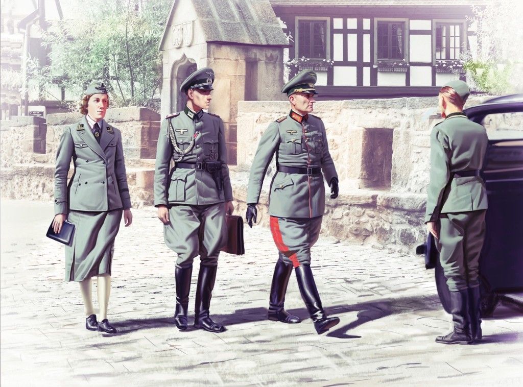 1:35 WWII German Staff Personnel (4 figures)