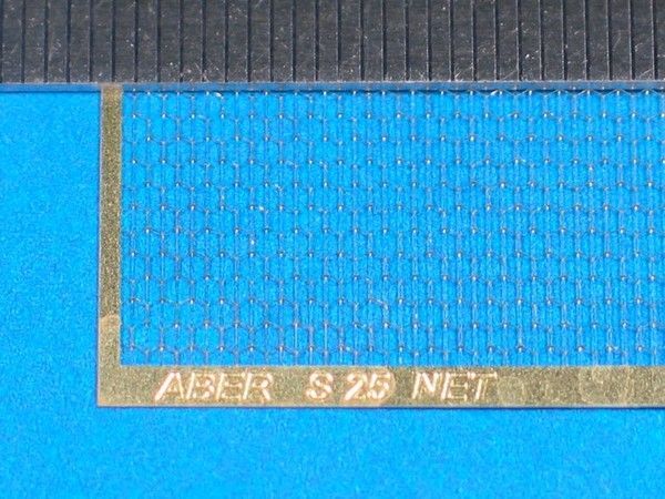 Net with hexagonal mesh 1,5 x 1,4 mm