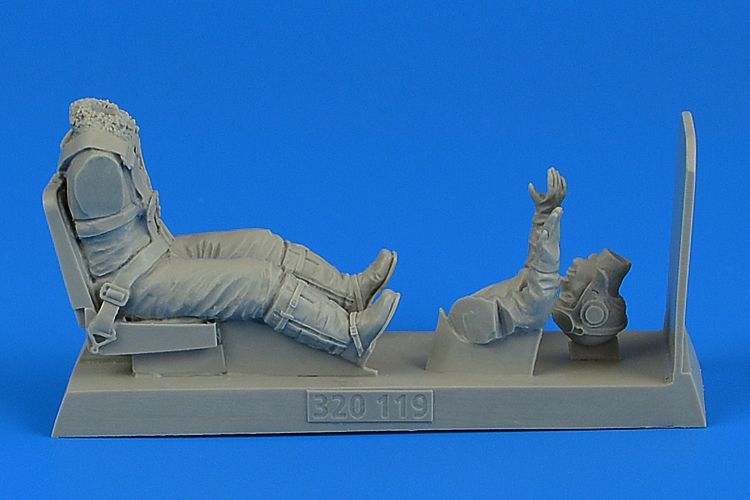 1:32 German Luftwaffe Pilot with seat for Me 262A