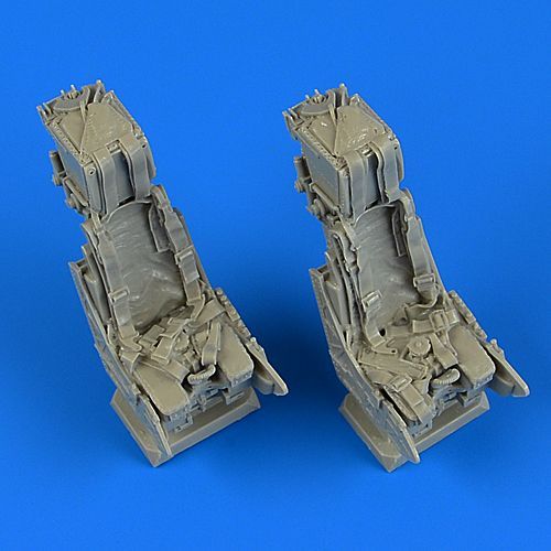 1:32 Panavia Tornado ejection seats with safety belts