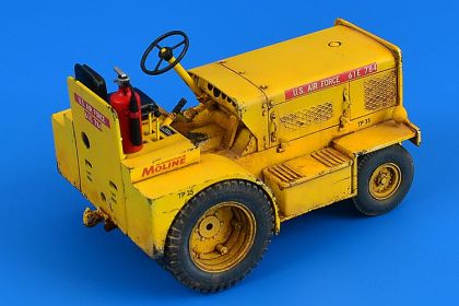 1:32 Minneapolis-Moline MT-40 Tow Tractor (USAF, US ARMY, CIV.)