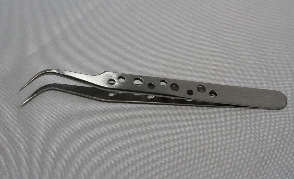 Curved Point Tweezer