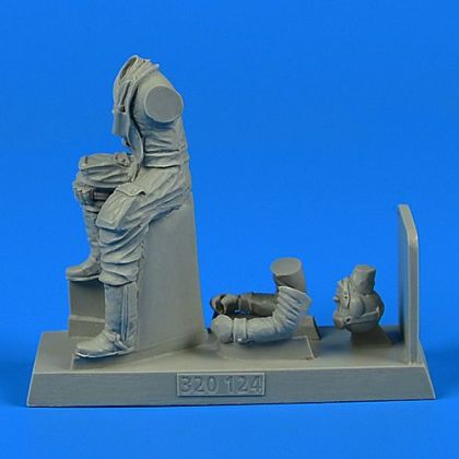 1:32 German Luftwaffe Pilot WWII with life jacket for Bf 109