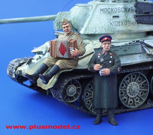1:32 Red Army Soldier, WWII – Accordionist & NKVD Officer