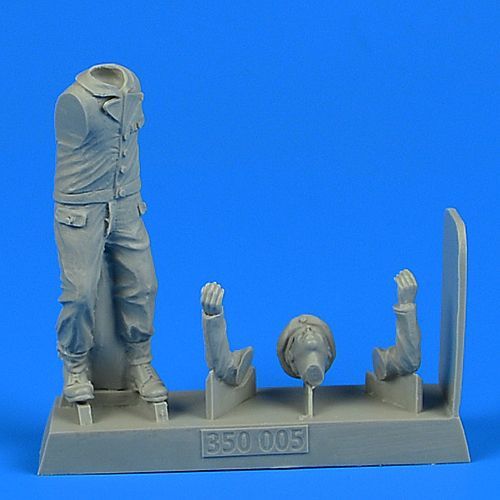 1:35 Kriegsmarine WWII sailor with rope for German schnellboats