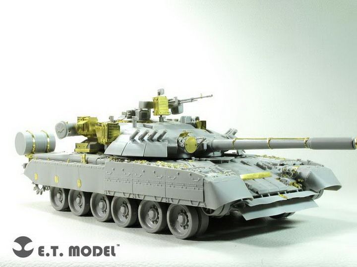 1:35 Russian T-80U Main Battle Tank