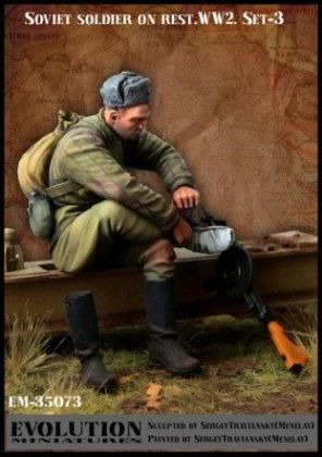1:35 Soviet Soldier on Rest WW2