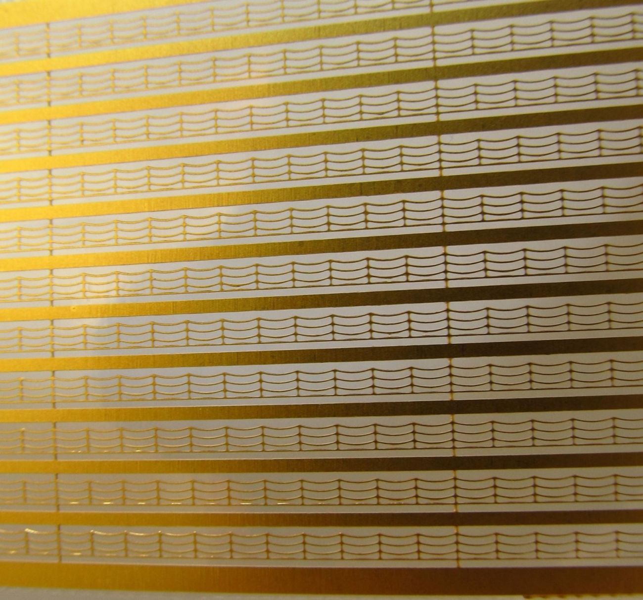 1:700 Three stranded rail with sags