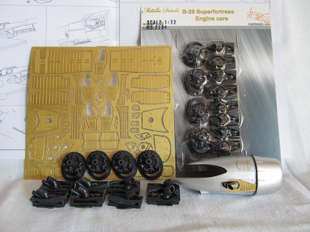 1:72 B-29 Superfortress. Engine cars (Academy)