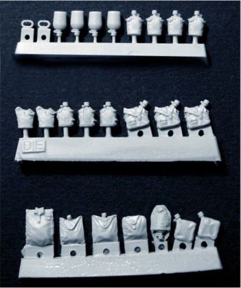 1:35 US Assorted Canteens