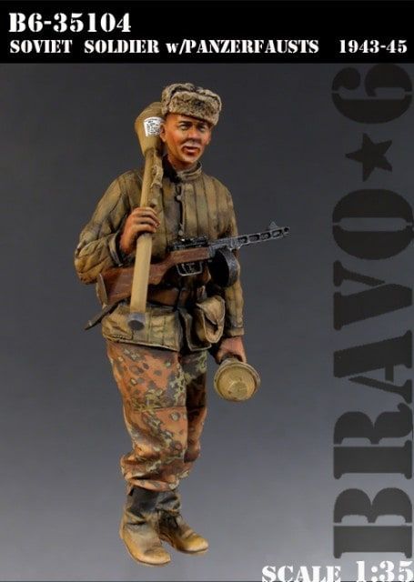 1:35 Soviet Soldier with Panzerfausts, 1943-45