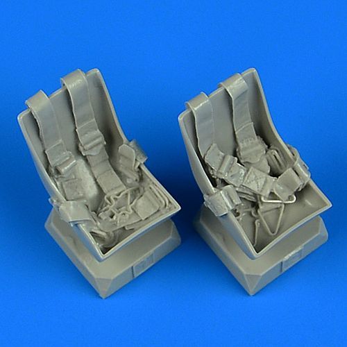 1:32 Bucker Bu 131 seats with seatbelts