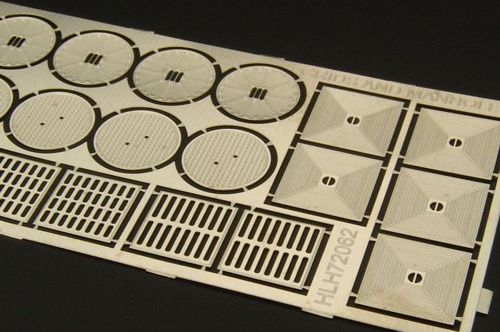 1:72 Grills and manholes