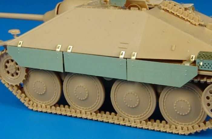 1:48 HETZER schurzen (TAMIYA)