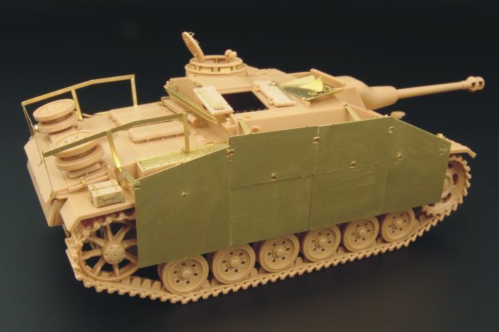 1:48 Stug III Ausf.G SCHURZEN (TAMIYA)