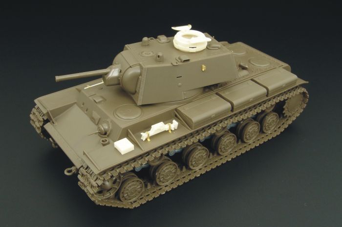 1:48 Pz.Kpfw KV-I 753 ( r ) (TAMIYA)