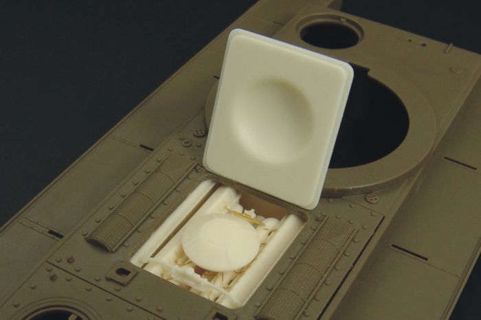 1:48 KV-1/KV-2 engine