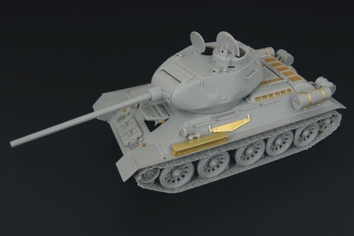 1:48 T-34/85 1944 Flattened Turret (HOBBY BOSS)