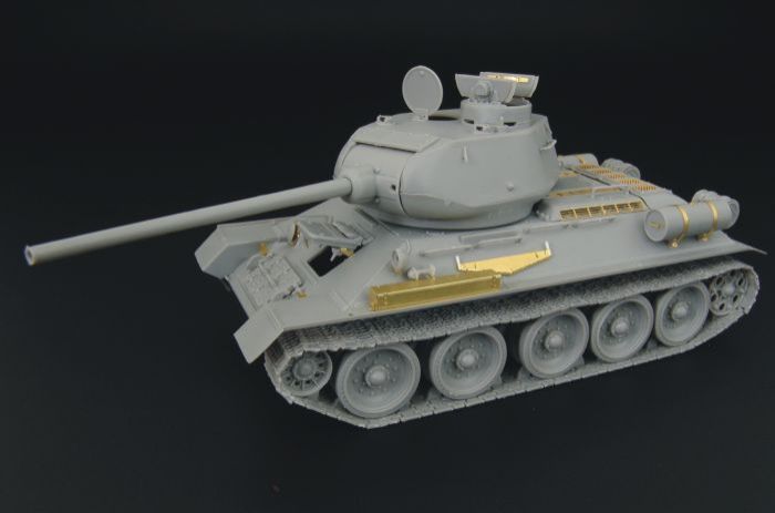 1:48 T-34/85 1944 Angle-Jointed Turret (HOBBY BOSS)